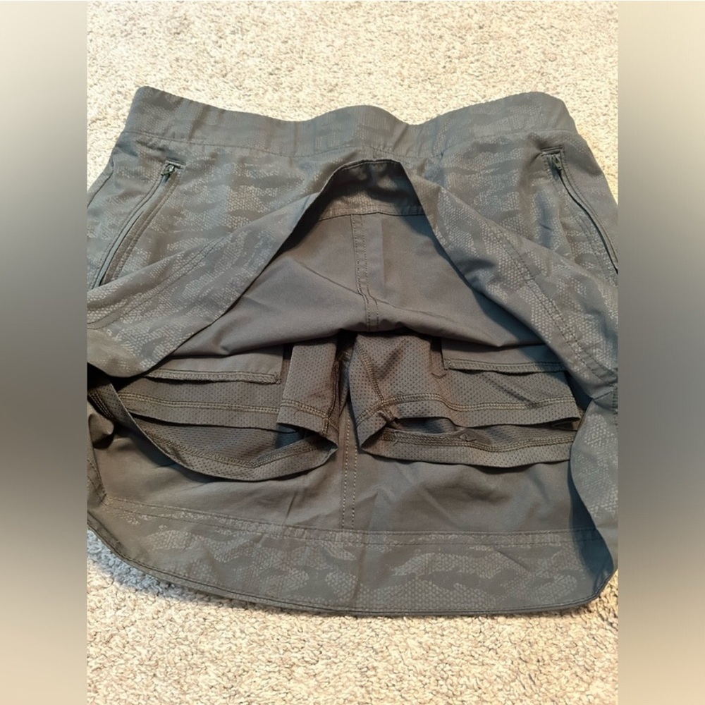 Orvis Women's Travel Skort Skirt Stretch Inner Shorts Green Size S Camo - Picture 3 of 7